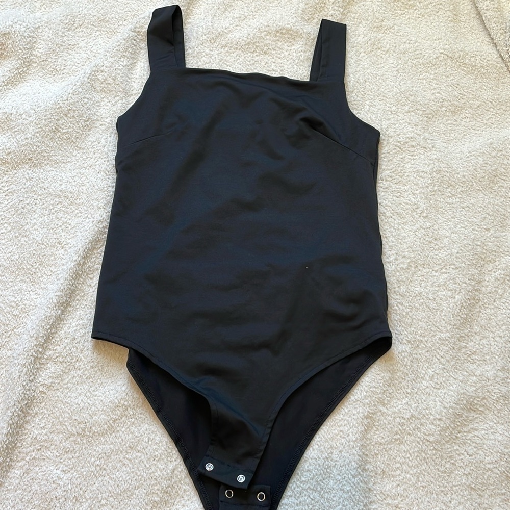 Black sleeveless square neck bodysuit
